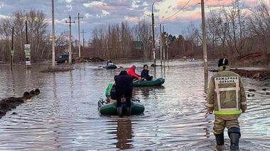 Around 2,000 people have been forced to evacuate from the Russian city of Orsk after a dam breaking on Friday night led to a flood.