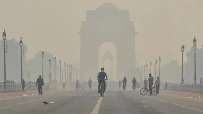 Delhi grapples with 'poor' air quality, AQI clocks at 252
