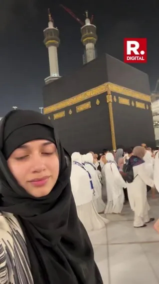 Jannat visits Mecca