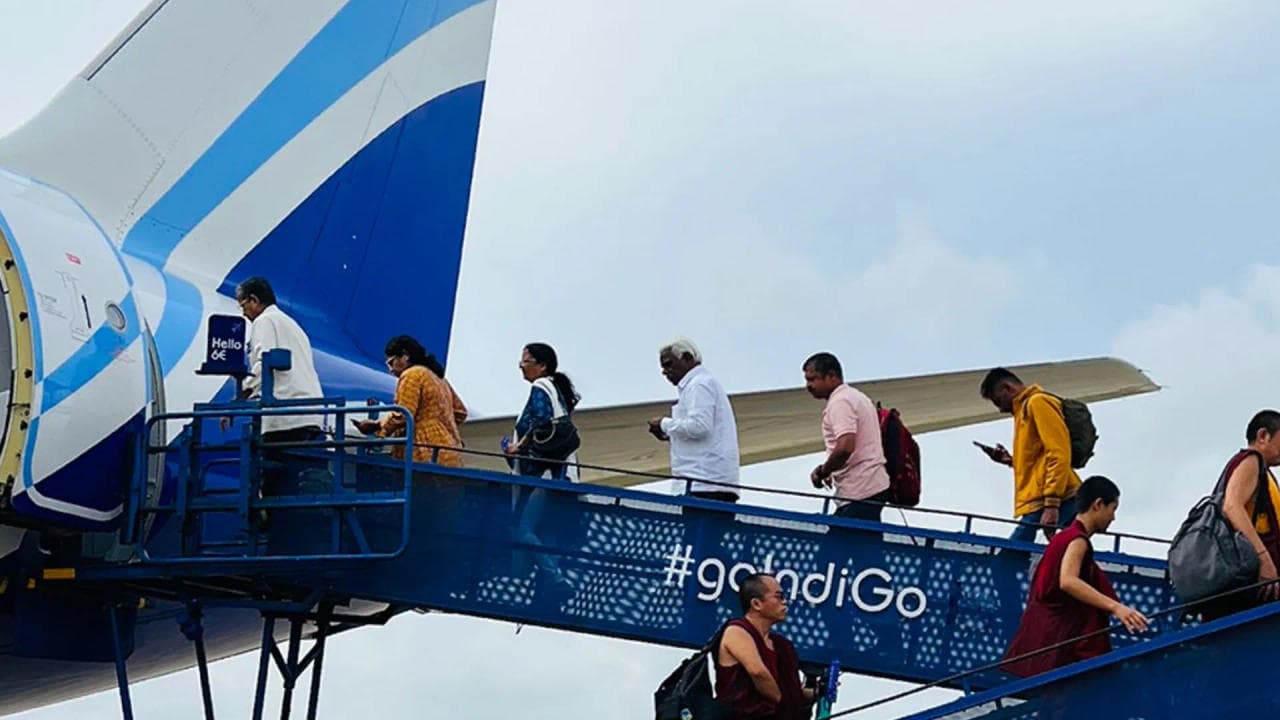 Mumbai bound flight lands in delhi after take off