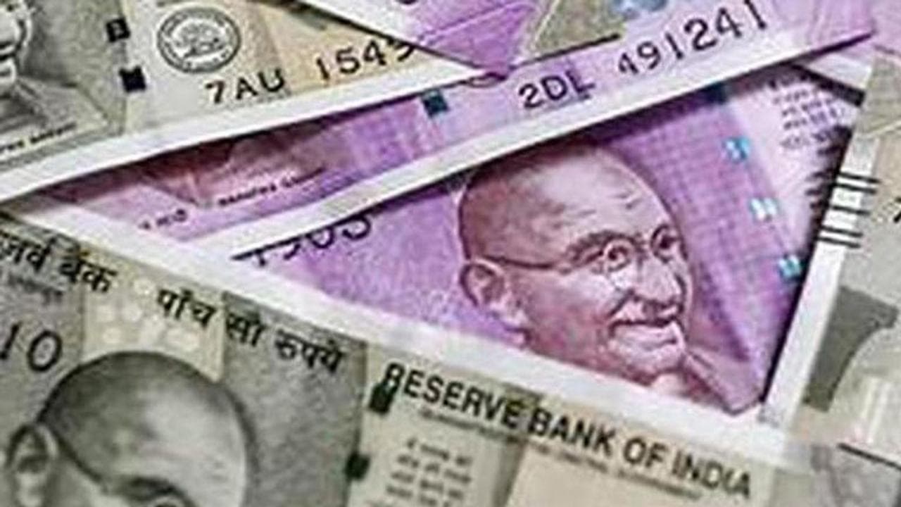 Rupee cuts losses to end flat at 76.27 as dollar weakens