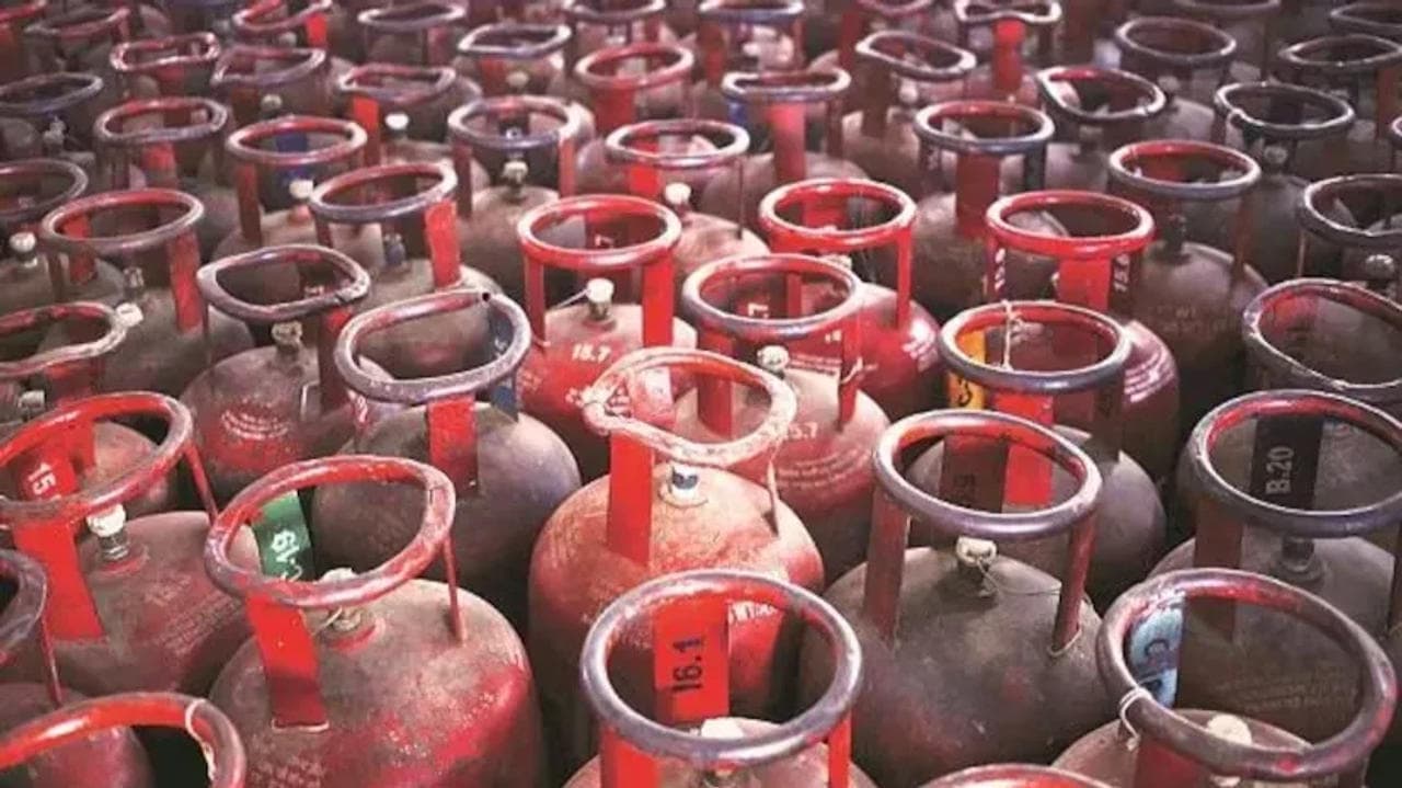 Commercial LPG prices slashed by Rs 39.50 per 19-kg cylinder 