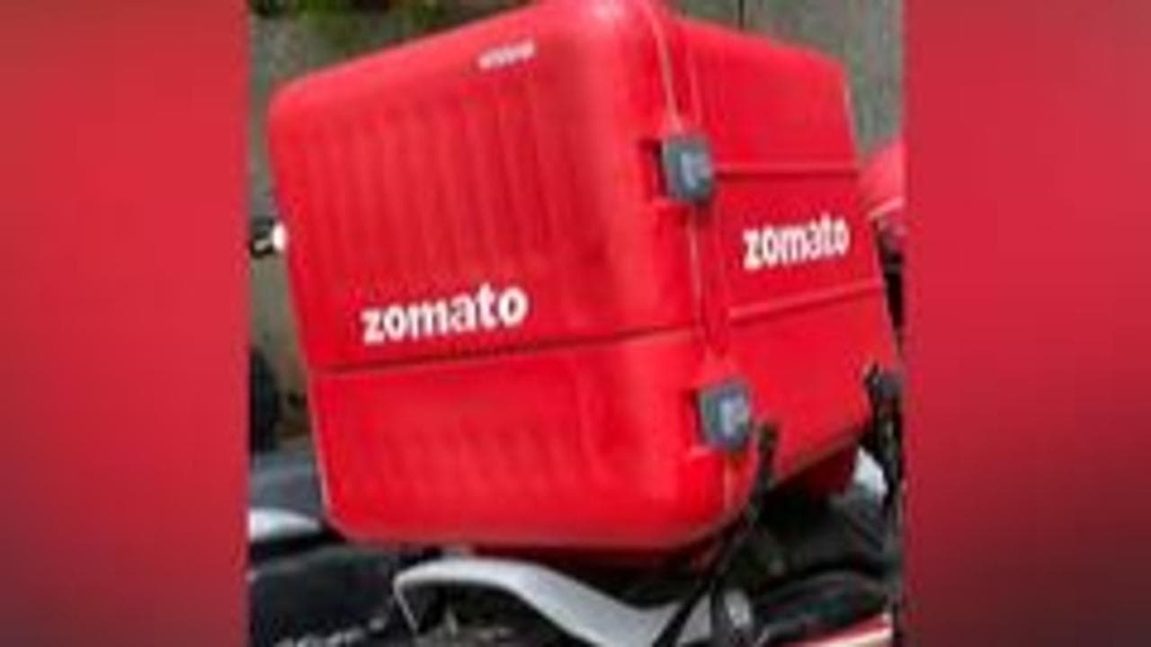 Woman Got Slammed On X For leaking chat of Zomato Delivery Partner