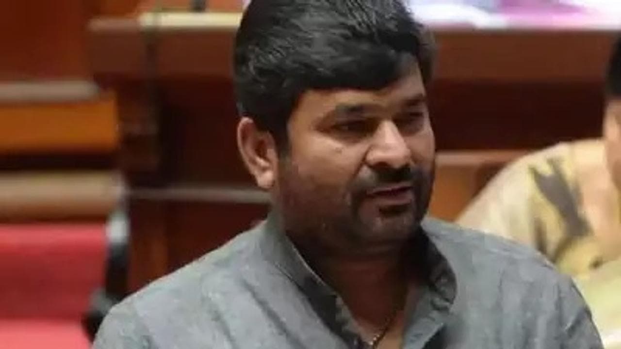 Vinay Kulkarni, MLA from Karnataka’s Dharwad rural constituency has made the controversial 'separate country' comment