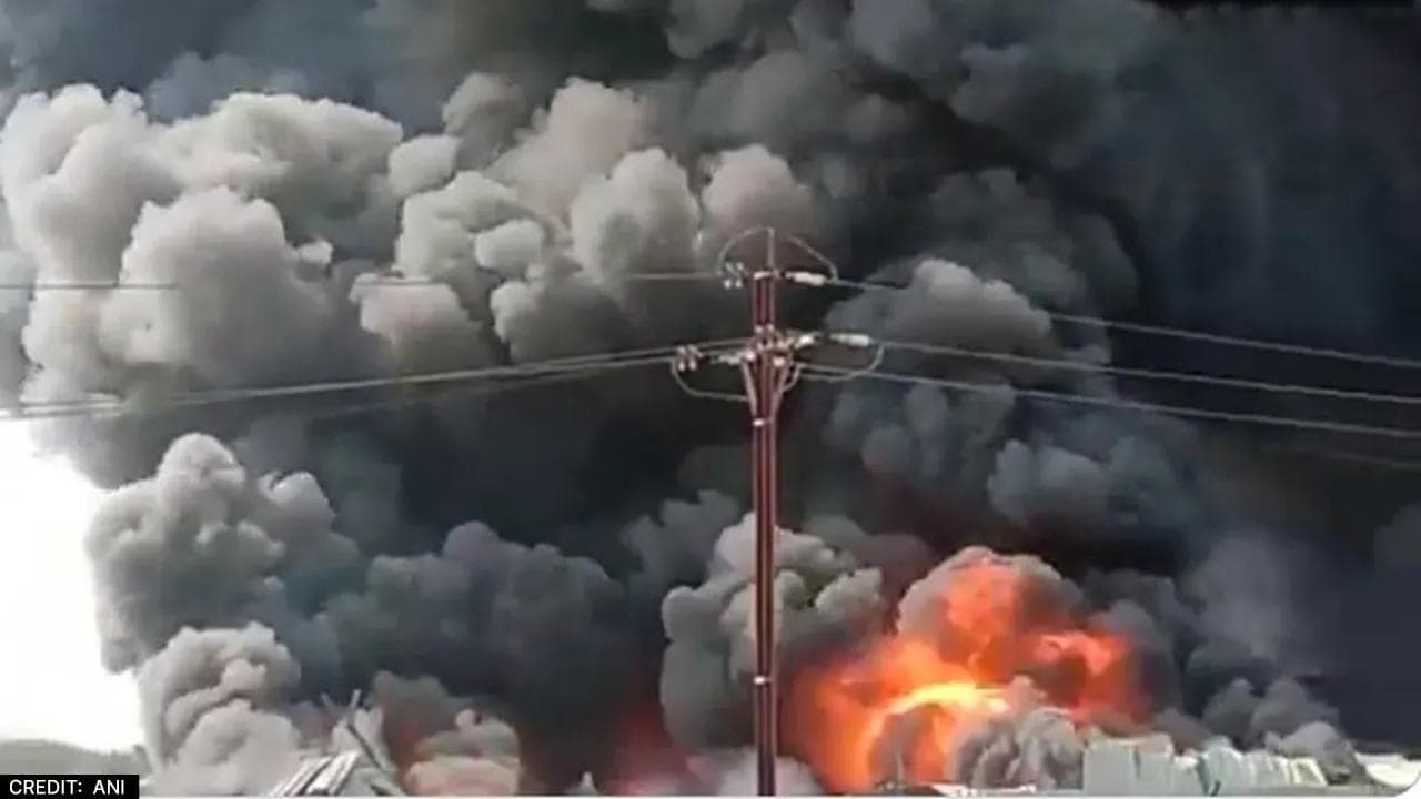 Huge fire breaks out in a warehouse in Maharashtra's Uran, fire tenders present on the spot