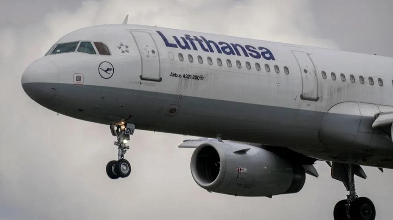 Lufthansa Munich Bangkok flight Delhi