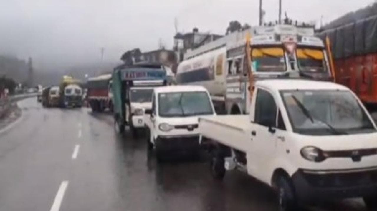  Jammu-Srinagar National Highway closed for traffic 