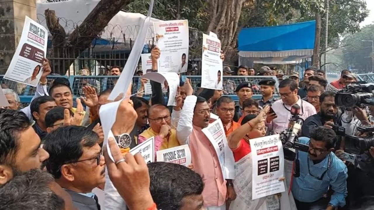 LIVE: BJP MLAs Protest in Bengal Assembly Over CAG Report