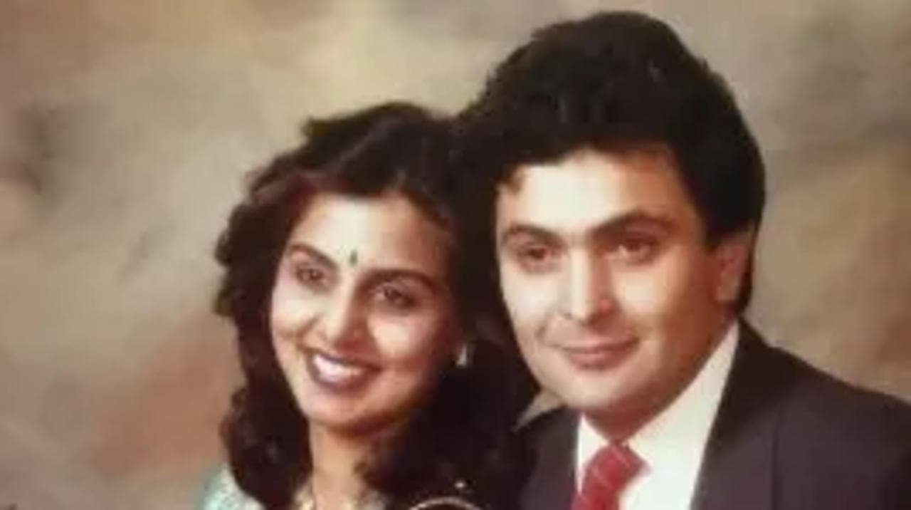 Rishi Kapoor-Neetu Kapoor wedding card goes viral