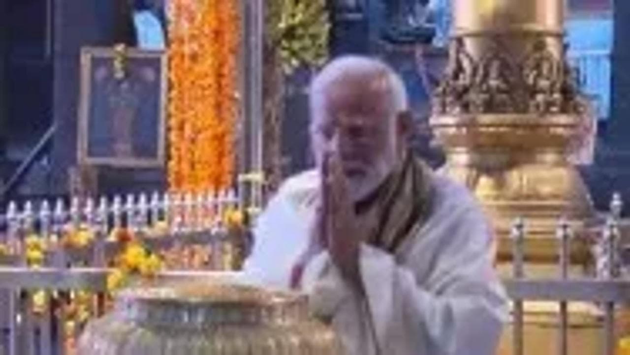 PM Narendra Modi Performs Puja at Guruvayur Temple in Kerala