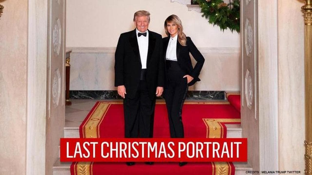 Donald Trump, Melania Trump don matching tuxedos in final Christmas portrait