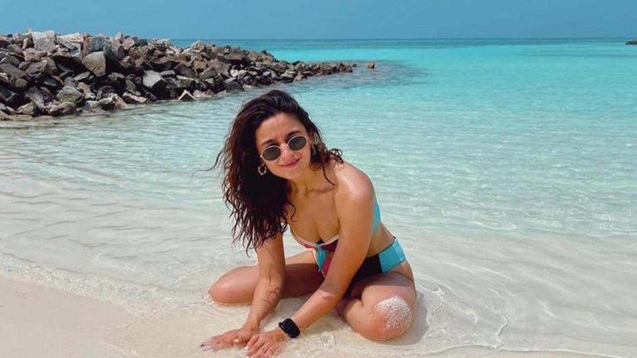 Alia Bhatt stuns fans with scintillating pictures from Maldives vacay with BFF's; See Here
