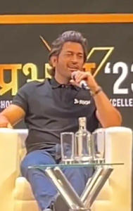 MS Dhoni recently interacted with his fans and youngsters during a public interaction. 
