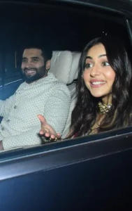 Rakul Preet Singh and Jackky Bhagnani happily greeted the paps.