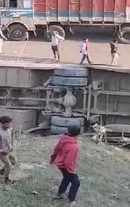 Unnao bus truck accident
