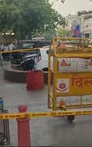 Delhi Police cordons off the area where the unattended bag was found