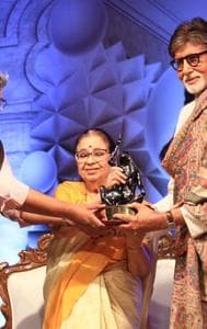 Amitabh Bachchan Receives Lata Deenanath Mangeshkar Puraskar 