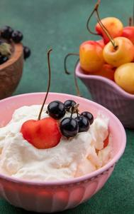 Fruit with whipped cream