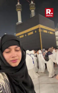Jannat visits Mecca