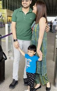  Kajal Aggarwal with family at airport 