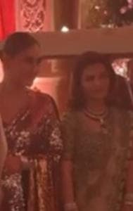 Kareena Kapoor, Karisma Kapoor Dazzle In Ethnic Wear