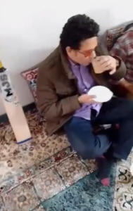 Sachin Tendulkar drinks tea in Kashmir