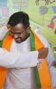 Vikram Ahake, the mayor of Chhindwara, joined the BJP on April 1