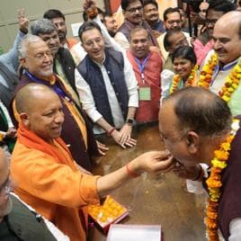 CM Yogi honored BJP candidates