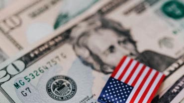 US inflation moderates, consumer spending supports economy