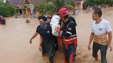 More than 1,000 houses have been affected by the floods and landslide triggered by heavy rain in Indonesia Sulawesi island. 