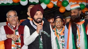 Arvinder Singh Lovely during poll campaign in Delhi 