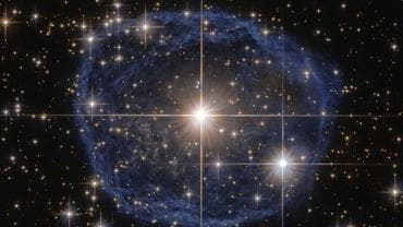 Hubble Spots Blazing-Fast Wolf-Rayet Nebula Expanding at 136,700 Miles per Hour 
